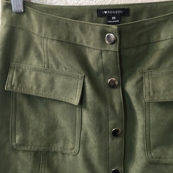 NWOT 🍀Olive Green Vegan Mini Skirt with Pockets! - Picture 4 of 6